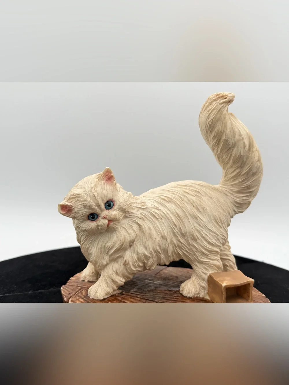 Vintage 1980s Persian Kitten Cat Figurine w Mouse Resin Shelf Decor 6.5”